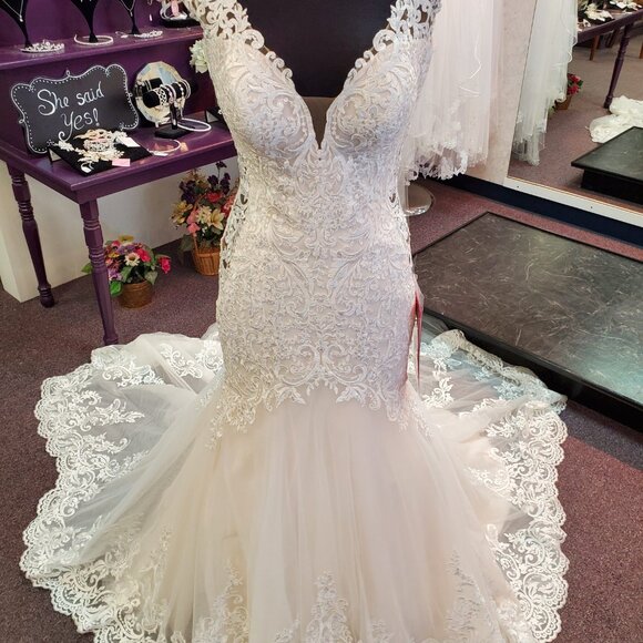 Mori Lee 5815 Size 6 Ivory/Blush Fit & Flare Lace Bridal/Wedding Dress - Picture 2 of 6